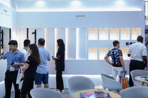 盈趣智能管家攜明星產品驚艷亮相寧波國際照明展